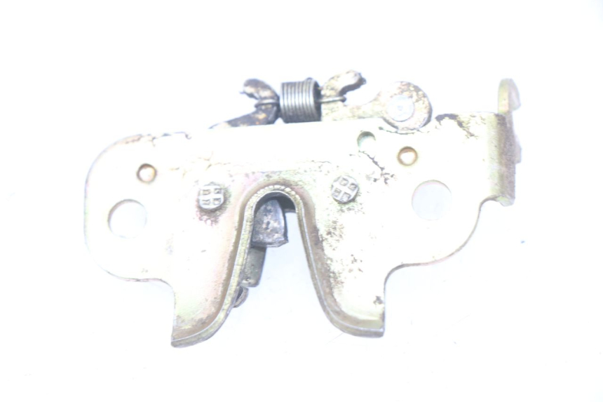 photo de ZAMEK SIEDZENIA PEUGEOT KISBEE 2T 50 (2010 - 2017) - Zoom stanu zużycia