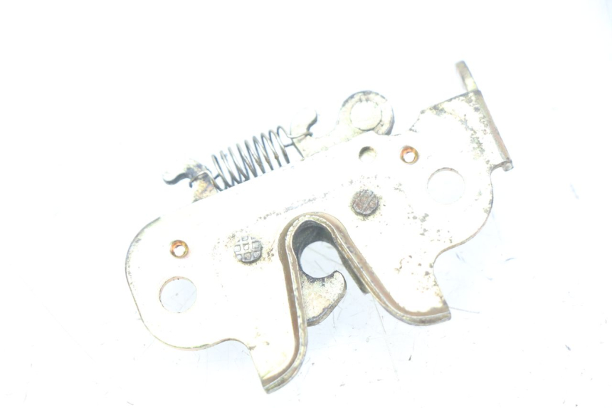 photo de ZAMEK SIEDZENIA PEUGEOT KISBEE 2T 50 (2010 - 2017) - Szczegół części