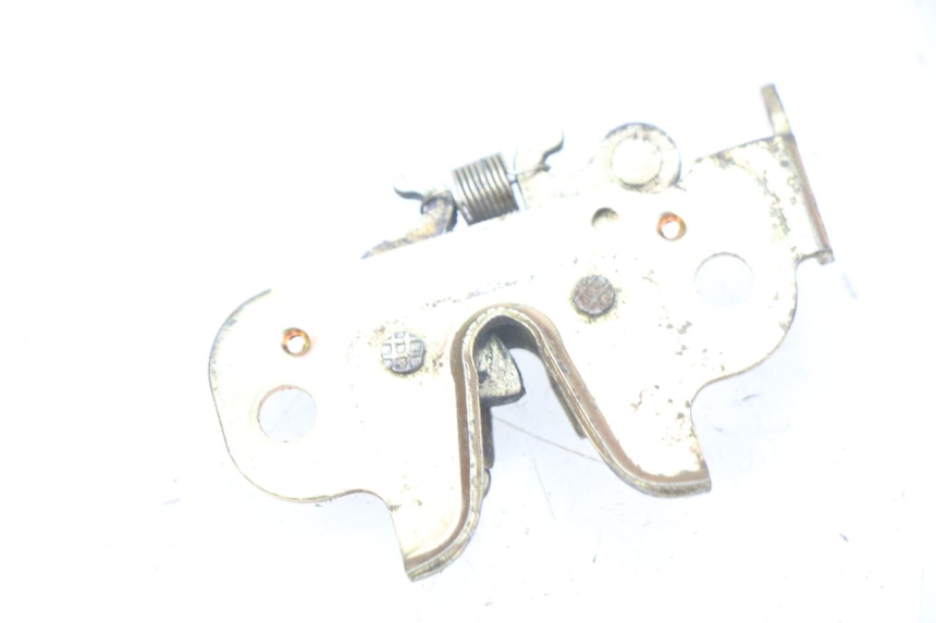 photo de ZAMEK SIEDZENIA PEUGEOT KISBEE 2T 50 (2010 - 2017) - Zoom stanu zużycia