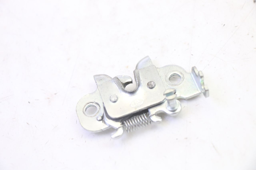 photo de ZAMEK SIEDZENIA PEUGEOT KISBEE 2T 50 (2010 - 2017) - Szczegół części