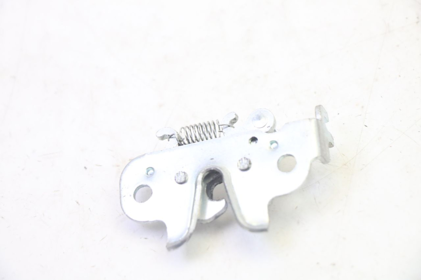 photo de ZAMEK SIEDZENIA PEUGEOT KISBEE 2T 50 (2010 - 2017) - Zoom stanu zużycia