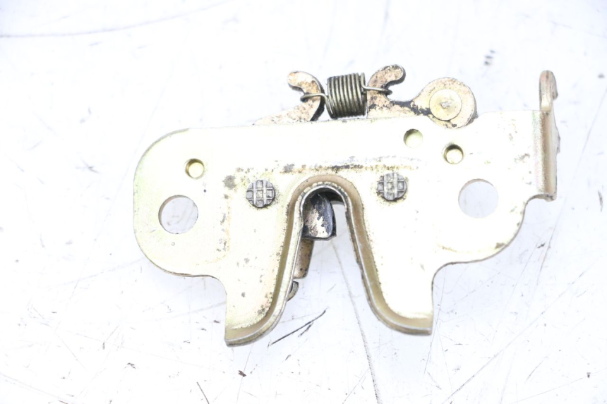 photo de ZAMEK SIEDZENIA PEUGEOT KISBEE 2T 50 (2010 - 2017) - Zoom stanu zużycia