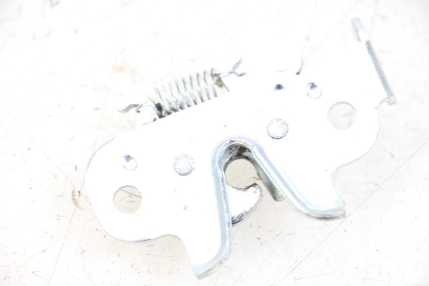 photo de Zamek siedzenia PEUGEOT KISBEE 4T 50 (2018 - 2022) - Szczegół części