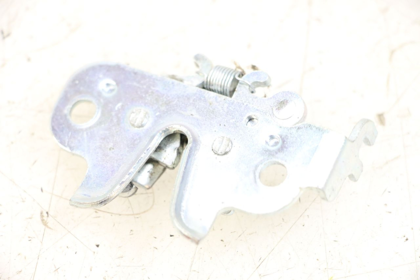 photo de Zamek siedzenia PEUGEOT KISBEE 4T 50 (2018 - 2022) - Zoom stanu zużycia