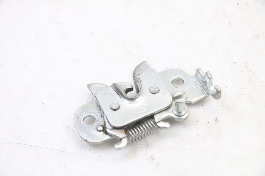 photo de Zamek siedzenia PEUGEOT KISBEE 4T 50 (2018 - 2022) - Szczegół części