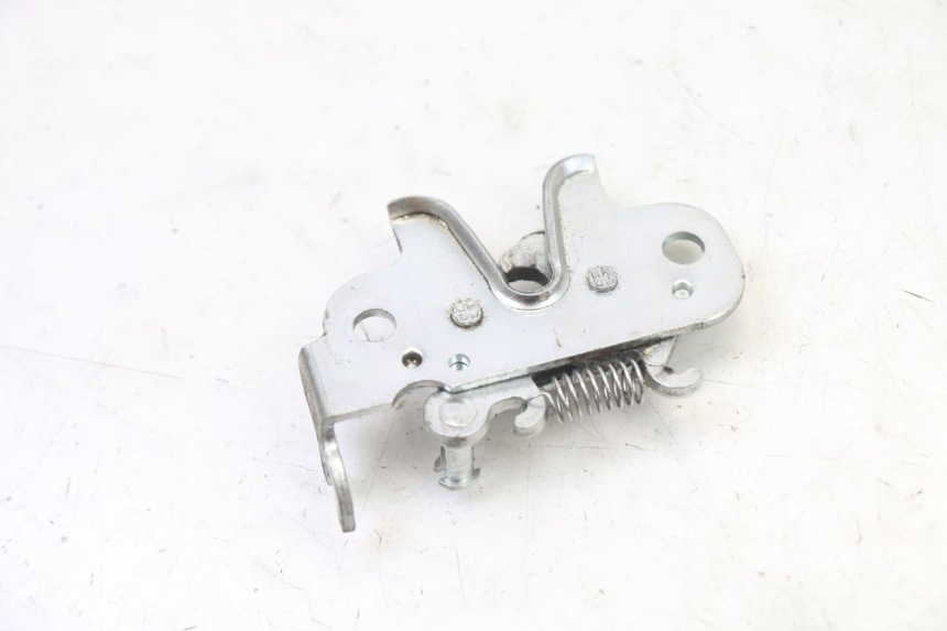 photo de Zamek siedzenia PEUGEOT KISBEE 4T 50 (2018 - 2022) - Inny kąt widzenia