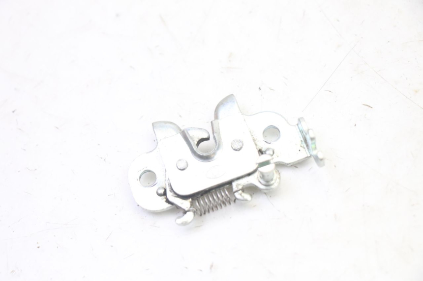 photo de Zamek siedzenia PEUGEOT KISBEE 4T 50 (2018 - 2022) - Szczegół części