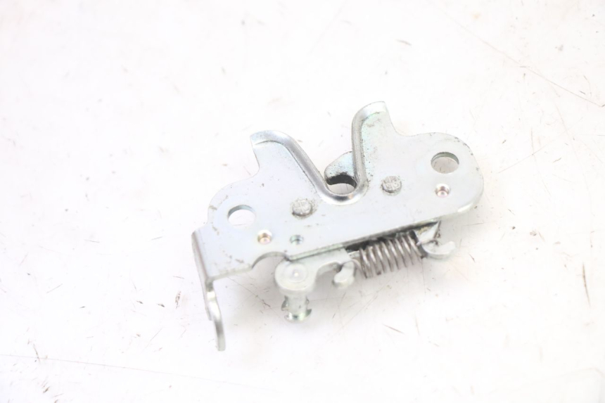 photo de Zamek siedzenia PEUGEOT KISBEE 4T 50 (2018 - 2022) - Inny kąt widzenia