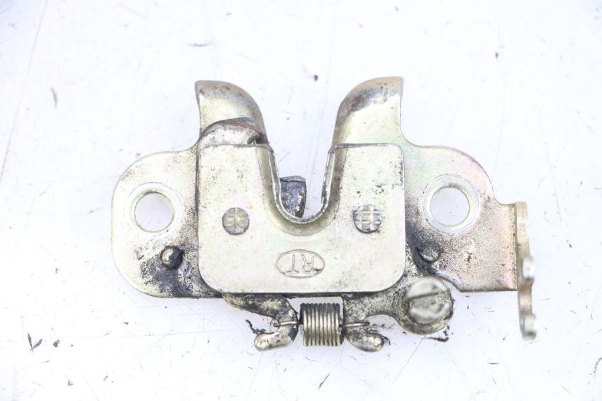 photo de ZAMEK SIEDZENIA PEUGEOT KISBEE 4T 50 (2010 - 2017) - Zoom stanu zużycia