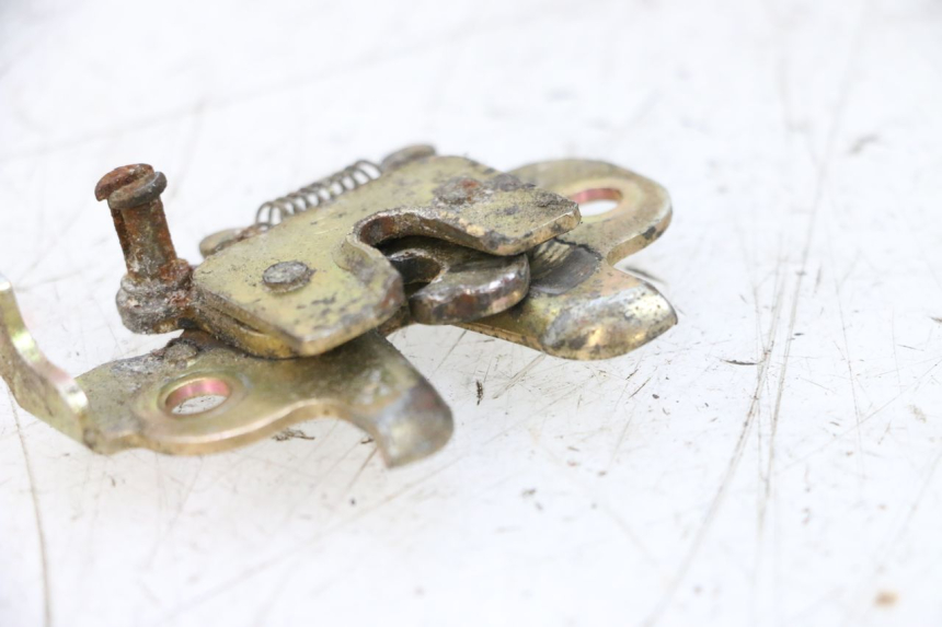 photo de ZAMEK SIEDZENIA PEUGEOT KISBEE 4T 50 (2010 - 2017) - Inny kąt widzenia