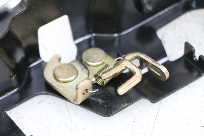 photo de Zamek siedzenia SYM MIO 50 (2011 - 2017) - Punkty mocowania