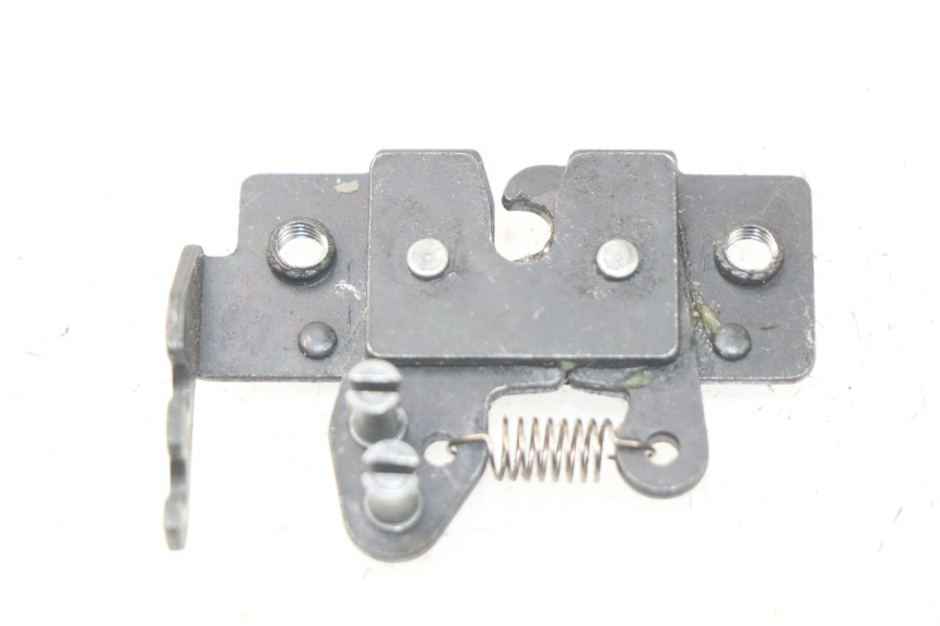 photo de Zamek siedzenia PIAGGIO MP3 HPE 500 (2019 - 2022) - Szczegół części