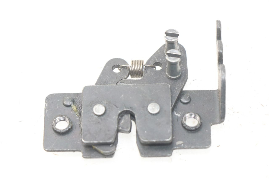 photo de Zamek siedzenia PIAGGIO MP3 HPE 500 (2019 - 2022) - Zoom stanu zużycia