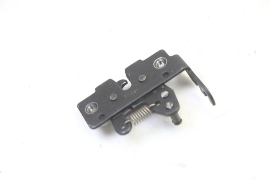 photo de Zamek siedzenia PIAGGIO MP3 HPE 310 (2024 - 2025) - Inny kąt widzenia