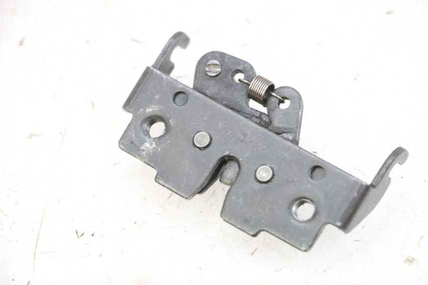 photo de ZAMEK SIEDZENIA PIAGGIO MP3 HPE 300 (2019 - 2026) - Zoom stanu zużycia