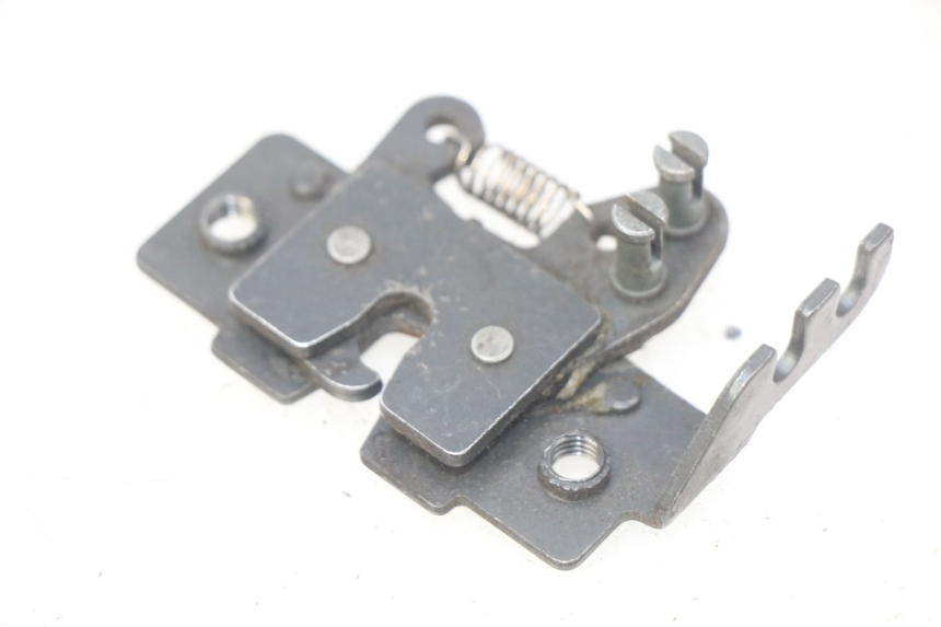 photo de ZAMEK SIEDZENIA PIAGGIO MP3 LT 300 (2010 - 2016) - Szczegół części