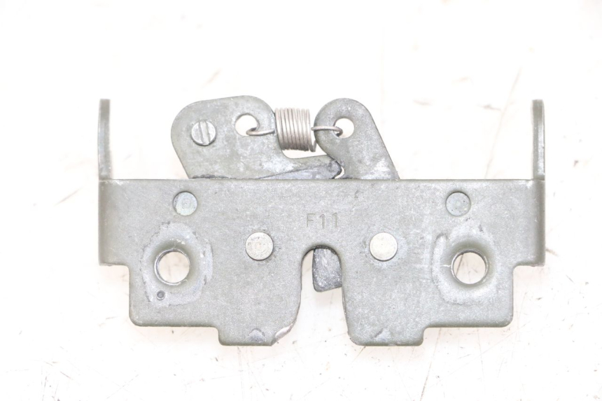 photo de Zamek siedzenia PIAGGIO MP3 LT 300 (2010 - 2016) - Inny kąt widzenia