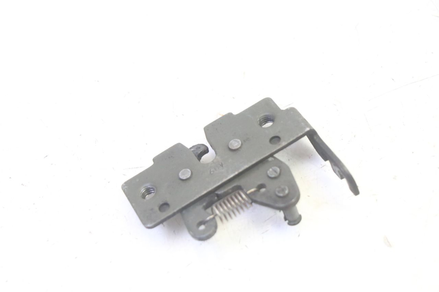 photo de Zamek siedzenia PIAGGIO MP3 RL 250 (2006 - 2010) - Inny kąt widzenia