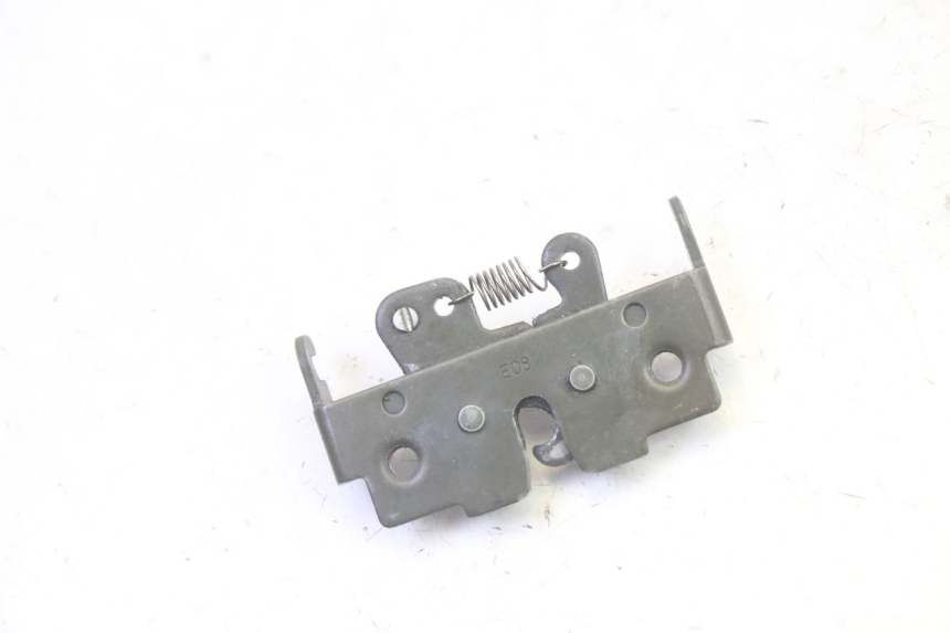 photo de Zamek siedzenia PIAGGIO MP3 RL 250 (2006 - 2010) - Zoom stanu zużycia