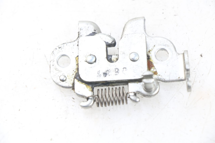 photo de Zamek siedzenia MBK MW TRYPTIK 125 (2017 - 2022) - Inny kąt widzenia