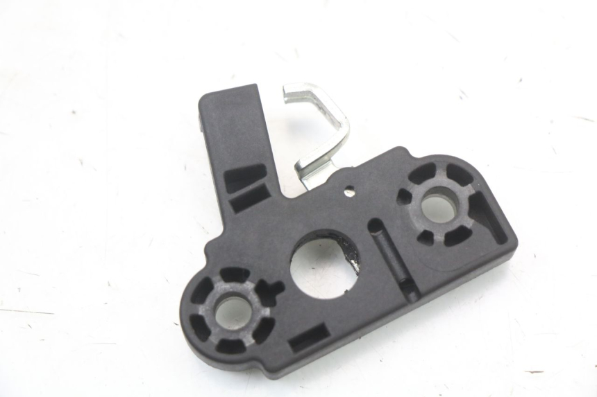 photo de Zamek siedzenia MOTO GUZZI NORGE 8V GT 1200 (2011 - 2016) - Szczegół części