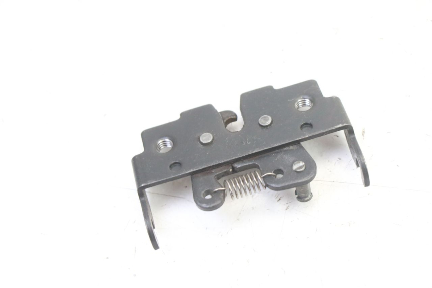 photo de ZAMEK SIEDZENIA PIAGGIO NRG POWER PUREJET 50 (2018 - 2021) - Inny kąt widzenia