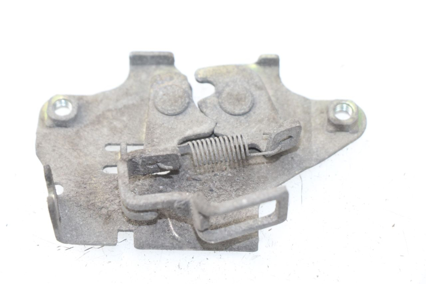 photo de ZAMEK SIEDZENIA SYM ORBIT 2 4T 50 (2008 - 2017) - Szczegół części