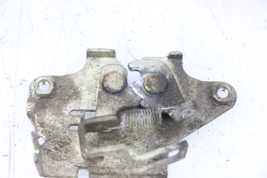 photo de Zamek siedzenia SYM ORBIT 2 50 (2008 - 2014) - Zoom stanu zużycia