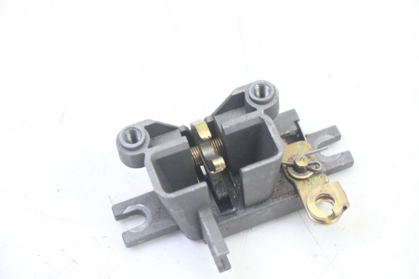 photo de Zamek siedzenia SYM ORBIT III 3 4T 50 (2021 - 2025) - Szczegół części