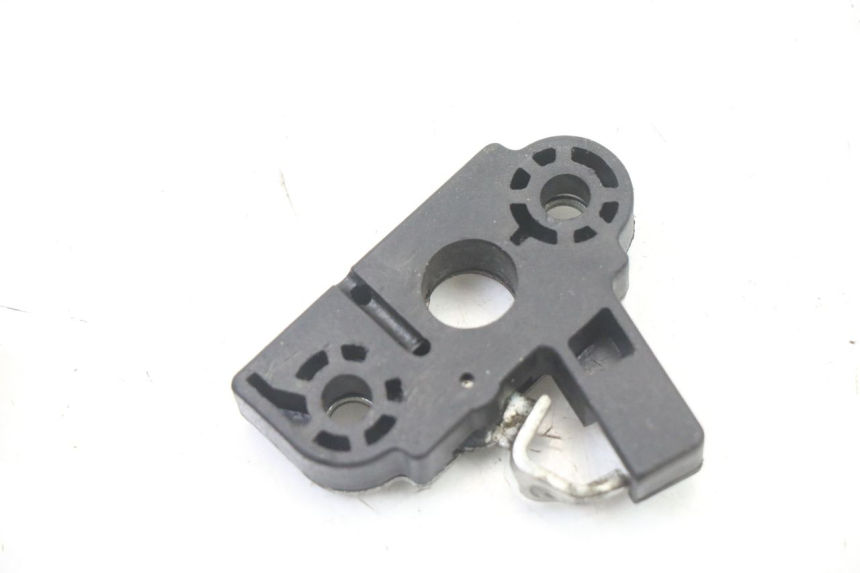 photo de Zamek siedzenia MBK OVETTO 4T 50 (2008 - 2016) - Zoom stanu zużycia