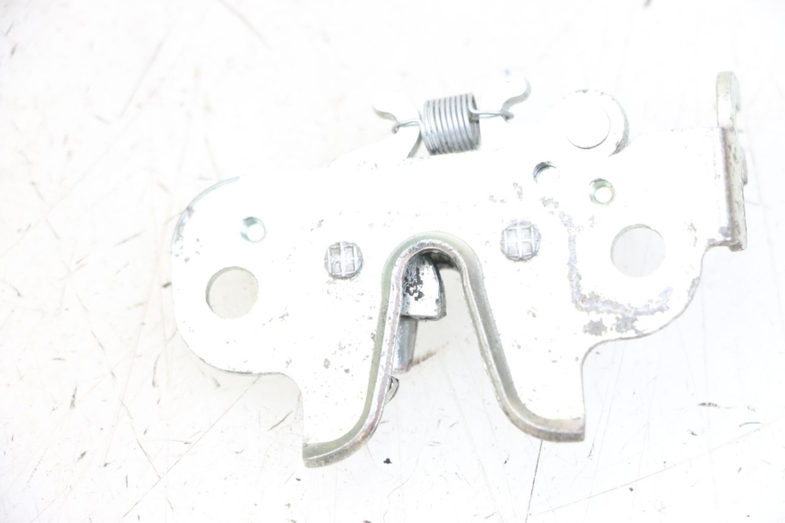 photo de Zamek siedzenia PEUGEOT KISBEE 4T 50 (2018 - 2022) - Zoom stanu zużycia