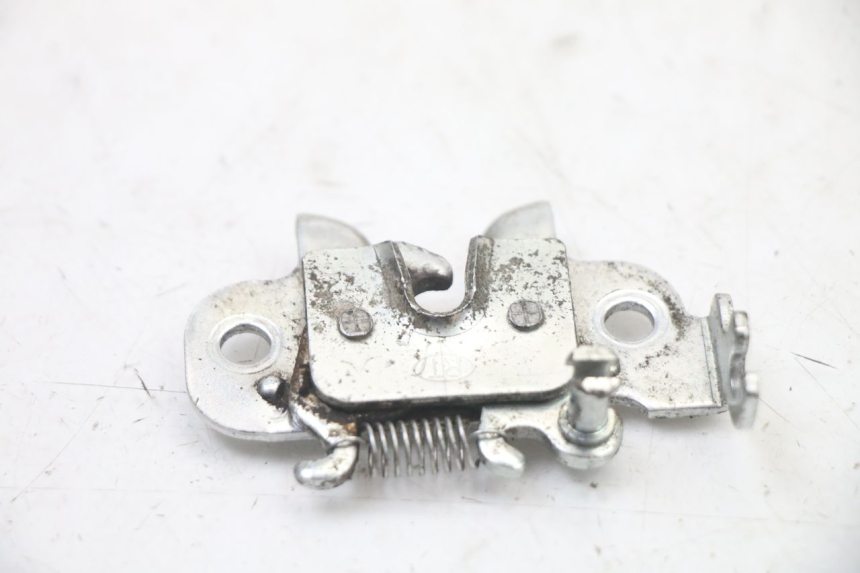 photo de Zamek siedzenia PEUGEOT KISBEE 4T 50 (2018 - 2022) - Szczegół części