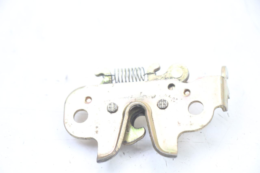 photo de Zamek siedzenia PEUGEOT KISBEE 4T 50 (2018 - 2022) - Zoom stanu zużycia