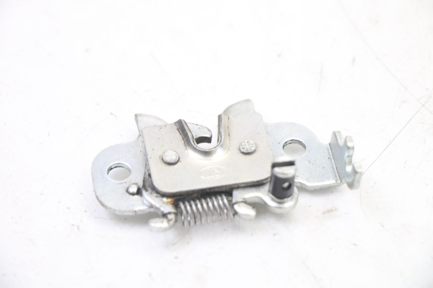 photo de Zamek siedzenia PEUGEOT KISBEE 4T 50 (2018 - 2022) - Szczegół części