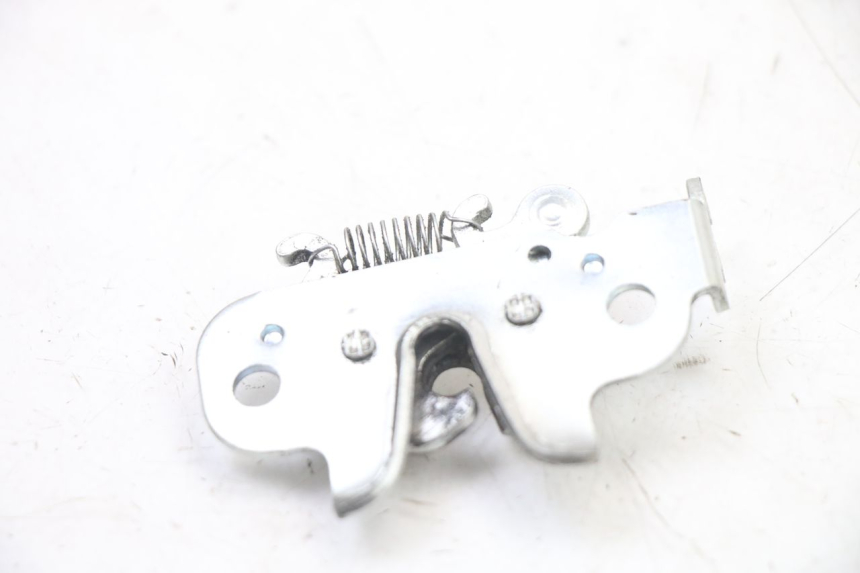 photo de Zamek siedzenia PEUGEOT KISBEE 4T 50 (2018 - 2022) - Zoom stanu zużycia