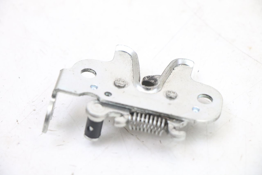 photo de Zamek siedzenia PEUGEOT KISBEE 4T 50 (2018 - 2022) - Inny kąt widzenia