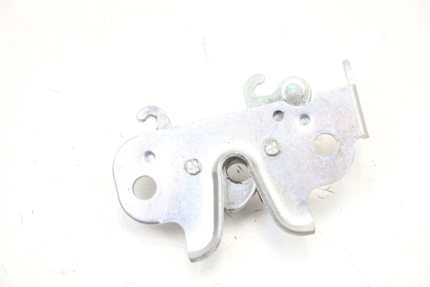 photo de Zamek siedzenia PEUGEOT KISBEE 4T 50 (2018 - 2022) - Inny kąt widzenia