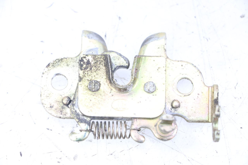 photo de ZAMEK SIEDZENIA PEUGEOT KISBEE 4T 50 (2010 - 2017) - Szczegół części