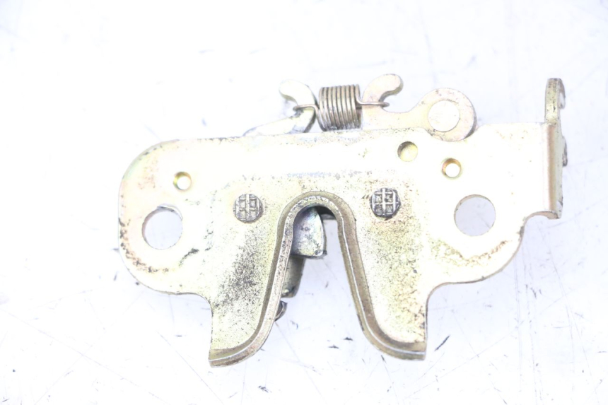 photo de ZAMEK SIEDZENIA PEUGEOT KISBEE 4T 50 (2010 - 2017) - Zoom stanu zużycia