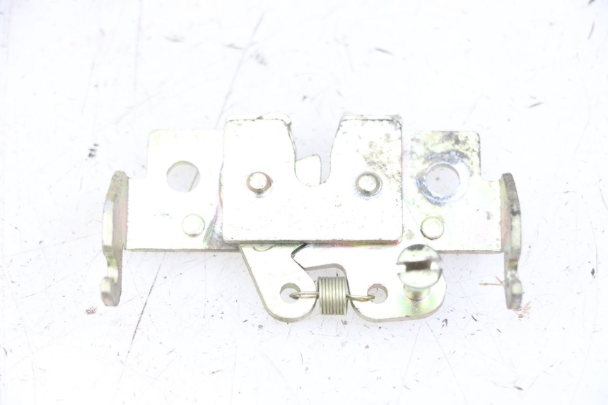 photo de Zamek siedzenia PEUGEOT VIVACITY 125 (2010 - 2017) - Zoom stanu zużycia