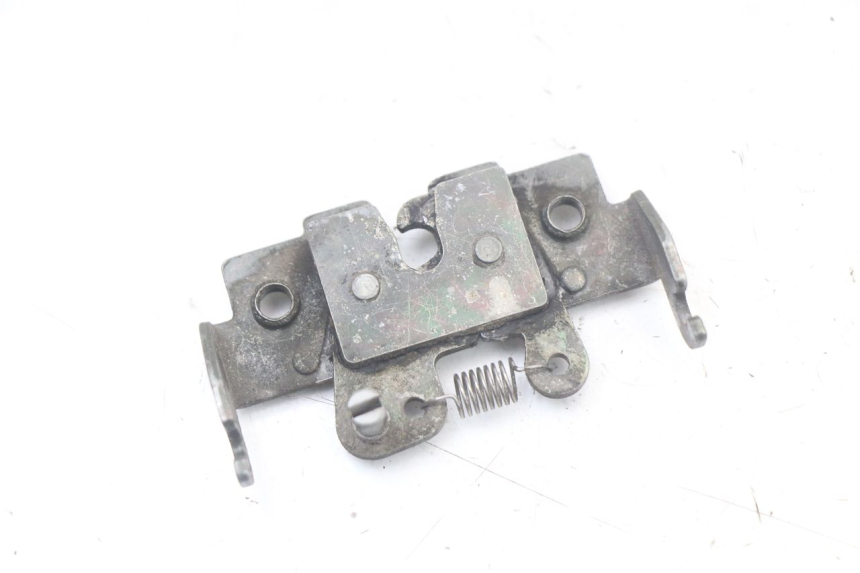 photo de ZAMEK SIEDZENIA PIAGGIO BEVERLY 125 (1998 - 2005) - Szczegół części