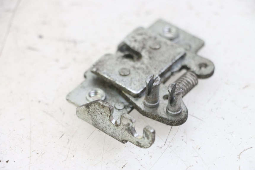 photo de ZAMEK SIEDZENIA PIAGGIO MP3 125 (2006 - 2014) - Szczegół części