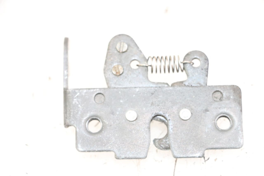 photo de Zamek siedzenia PIAGGIO MP3 LT 400 (2007 - 2012) - Zoom stanu zużycia