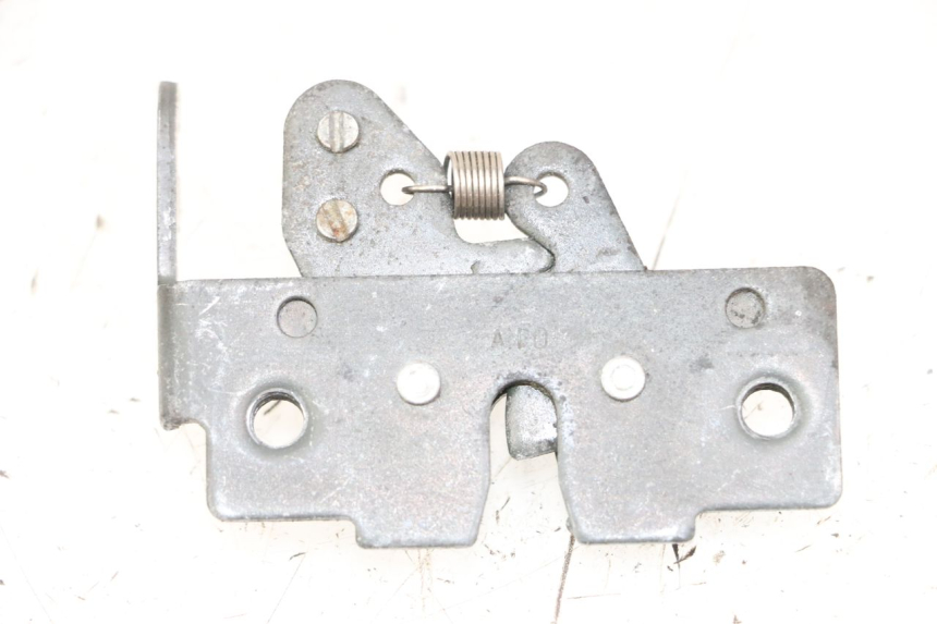 photo de Zamek siedzenia PIAGGIO MP3 LT 400 (2007 - 2012) - Inny kąt widzenia