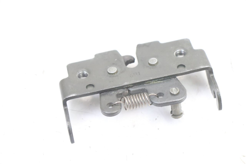 photo de Zamek siedzenia PIAGGIO MP3 LT 400 (2007 - 2012) - Inny kąt widzenia