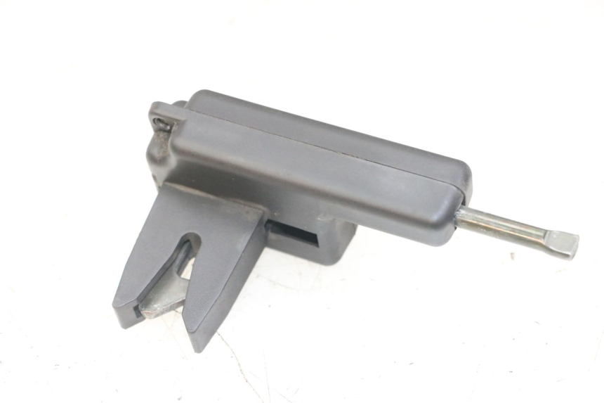 photo de ZAMEK SIEDZENIA PIAGGIO ZIP 4T 50 (2018 - 2020) - Szczegół części