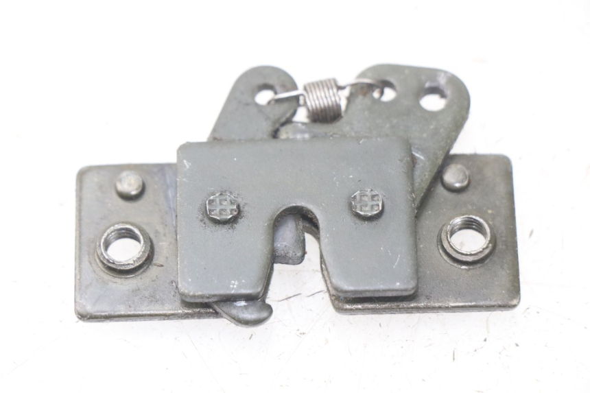 photo de Zamek siedzenia PEUGEOT SATELIS 125 (2013 - 2018) - Szczegół części