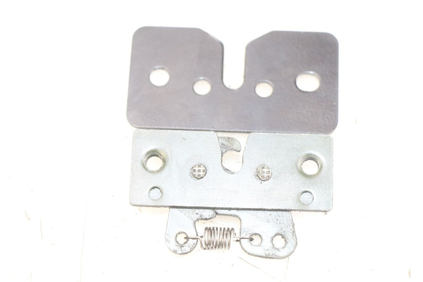 photo de ZAMEK SIEDZENIA PEUGEOT SATELIS 125 (2010 - 2012) - Szczegół części