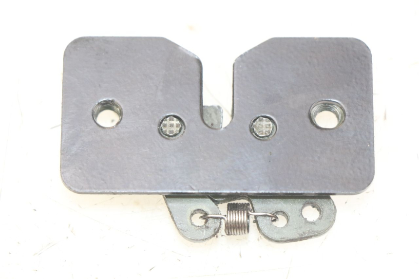 photo de ZAMEK SIEDZENIA PEUGEOT SATELIS 125 (2010 - 2012) - Zoom stanu zużycia