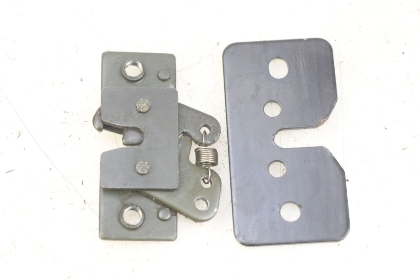 photo de ZAMEK SIEDZENIA PEUGEOT SATELIS 125 (2010 - 2012) - Zoom stanu zużycia